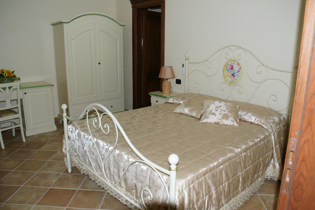B&B Villa Mery Mileto Szoba fotó